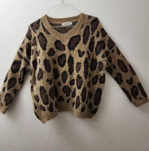 Simply Coutare Leopard Print Fuzzy Knit Sweater Mob Wife Glamour See Measurement